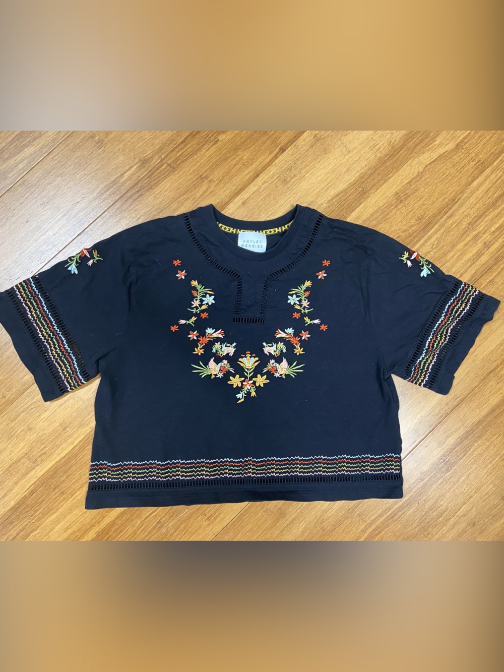 Hayley Menzies Floral Cropped Embroidered Shirt size Medium